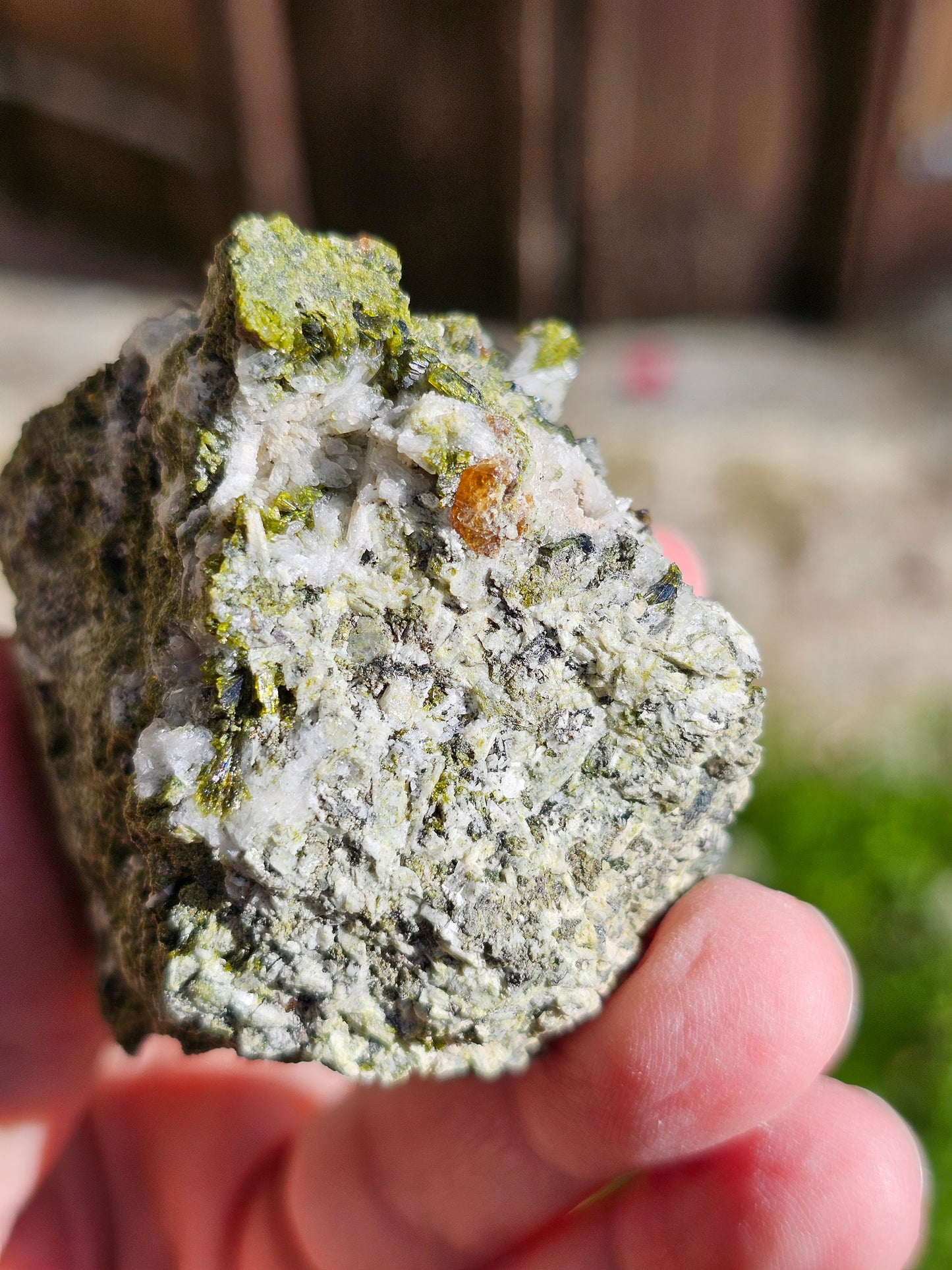 Titanite sur orthose avec Epidote et Quartz E9