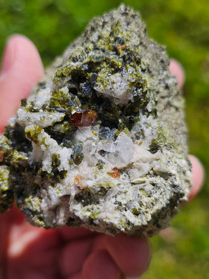 Titanite sur orthose avec Epidote et Quartz E9