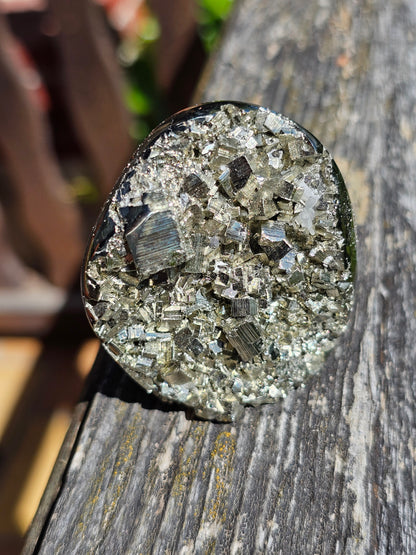 Forme libre de Pyrite du Pérou Y