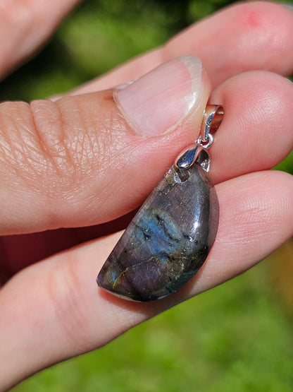 Pendentif en Spectrolite (Labradorite) L8