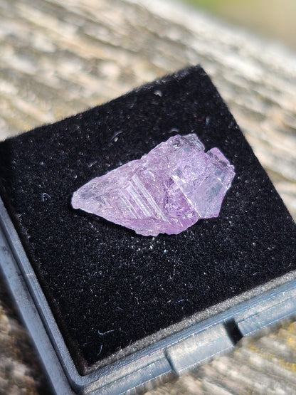 Scapolite violette brute A