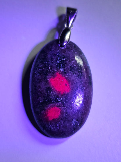 Pendentif en Rubis sur Cyanite RC3