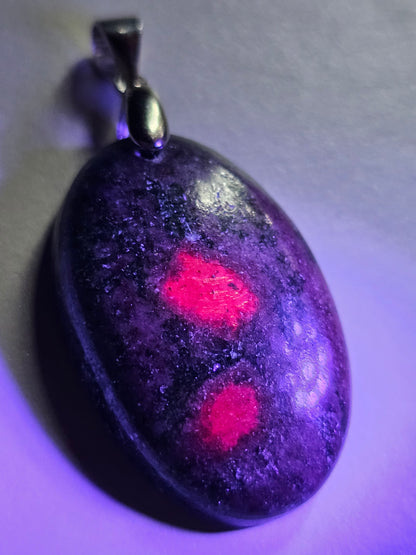 Pendentif en Rubis sur Cyanite RC3