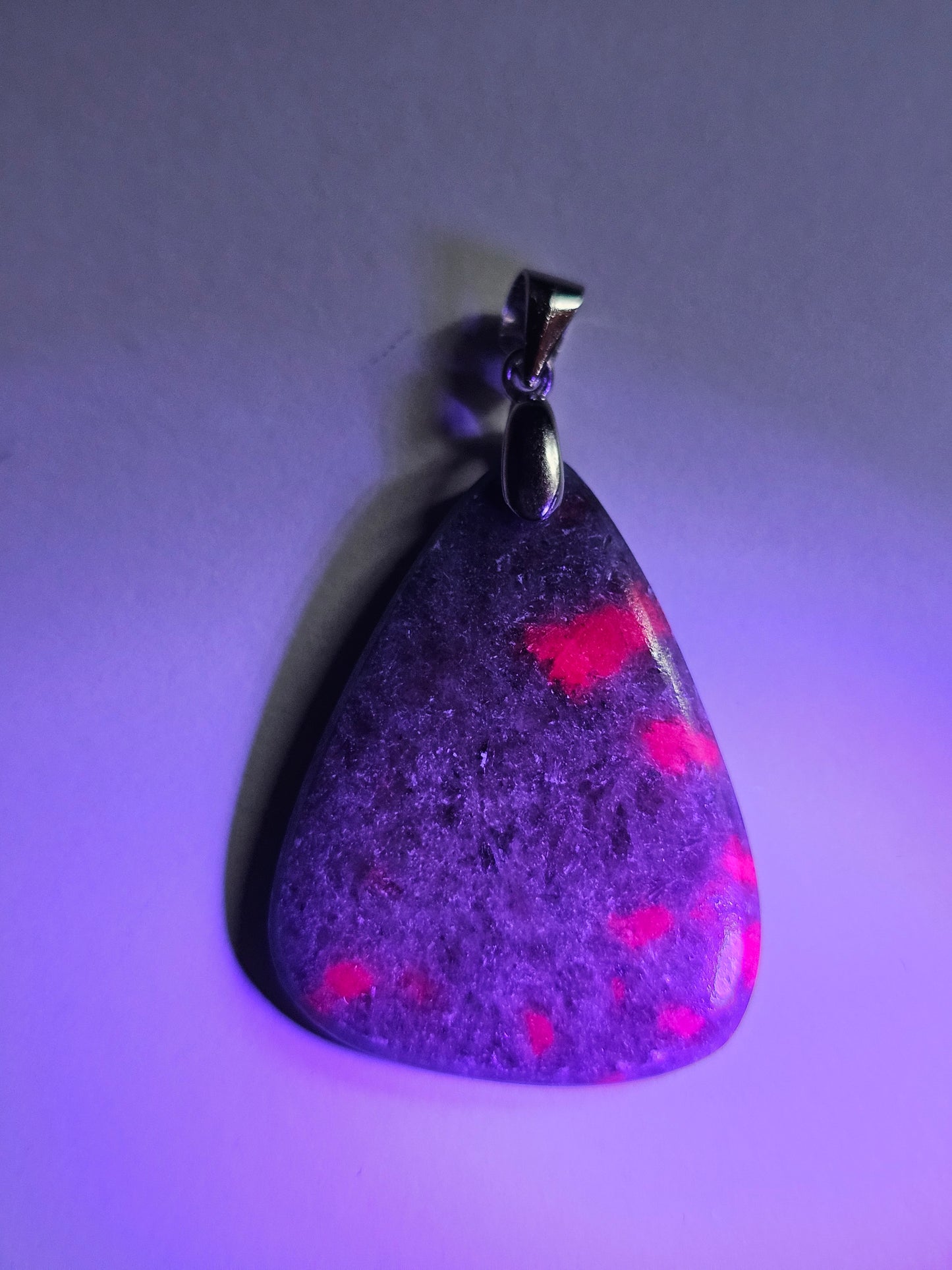 Pendentif en Rubis sur Cyanite RC8