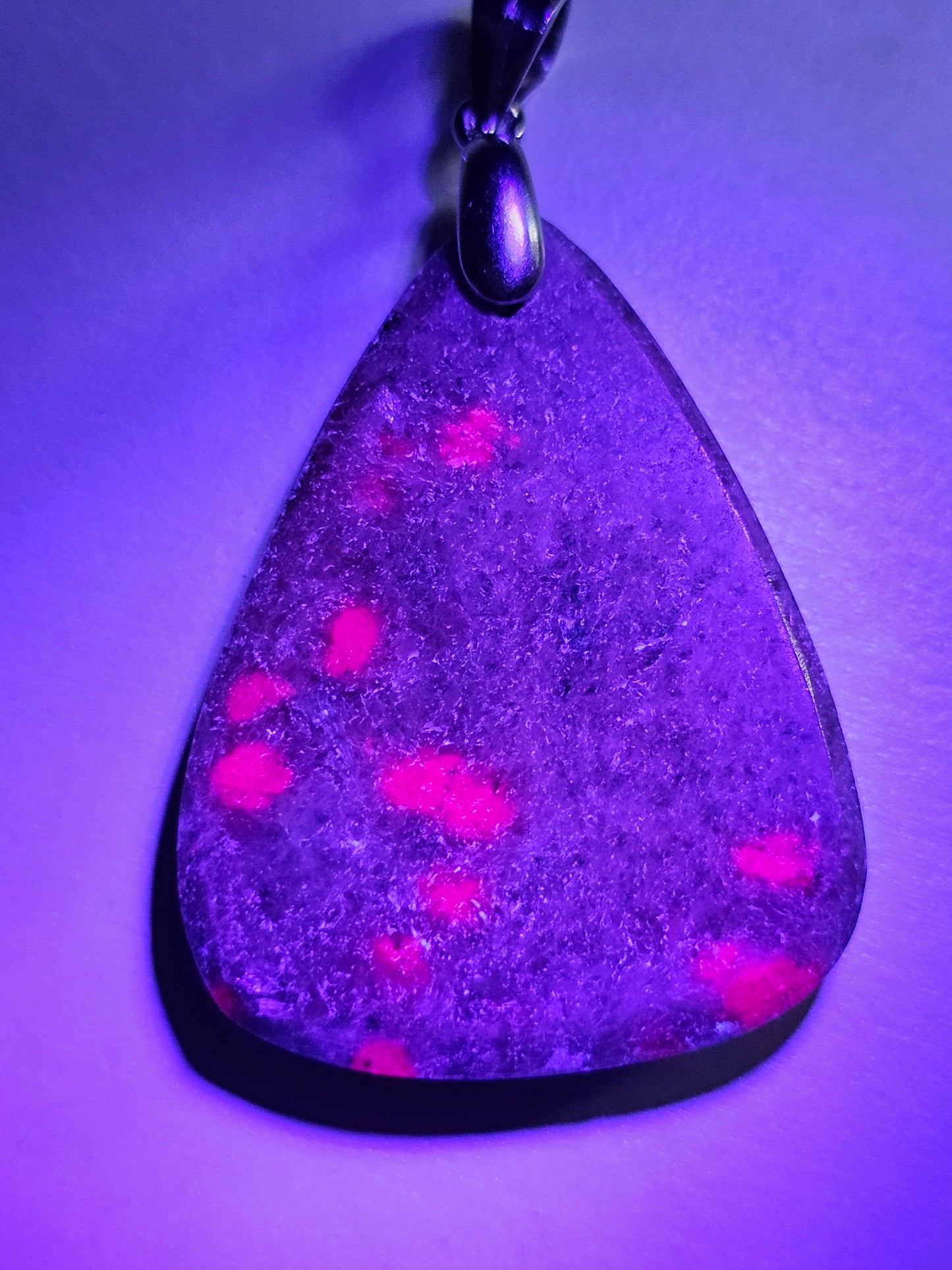 Pendentif en Rubis sur Cyanite RC8