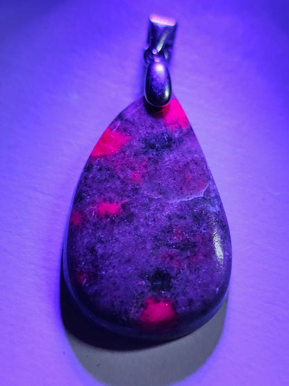 Pendentif en Rubis sur Cyanite RC9