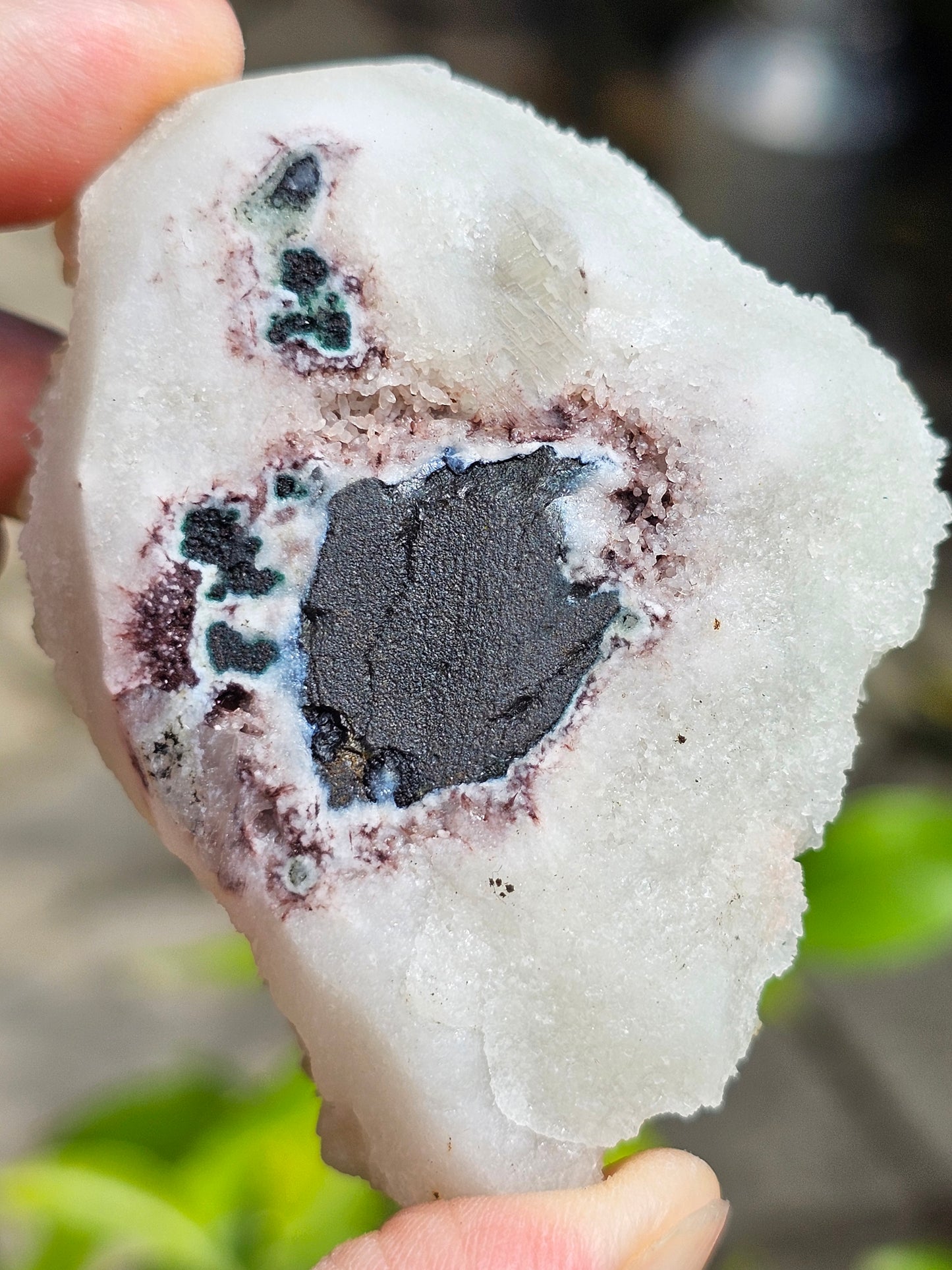 Apophyllite, apophyllite verte, stilbite sur Calcédoine blanche I