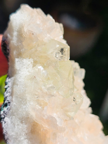 Apophyllite, Apophyllite verte, Stilbite sur Calcédoine blanche O