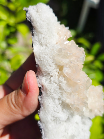 Apophyllite, Apophyllite verte, Stilbite sur Calcédoine blanche R