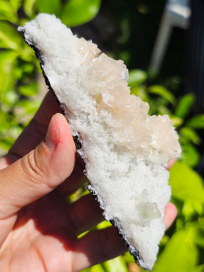 Apophyllite, Apophyllite verte, Stilbite sur Calcédoine blanche R