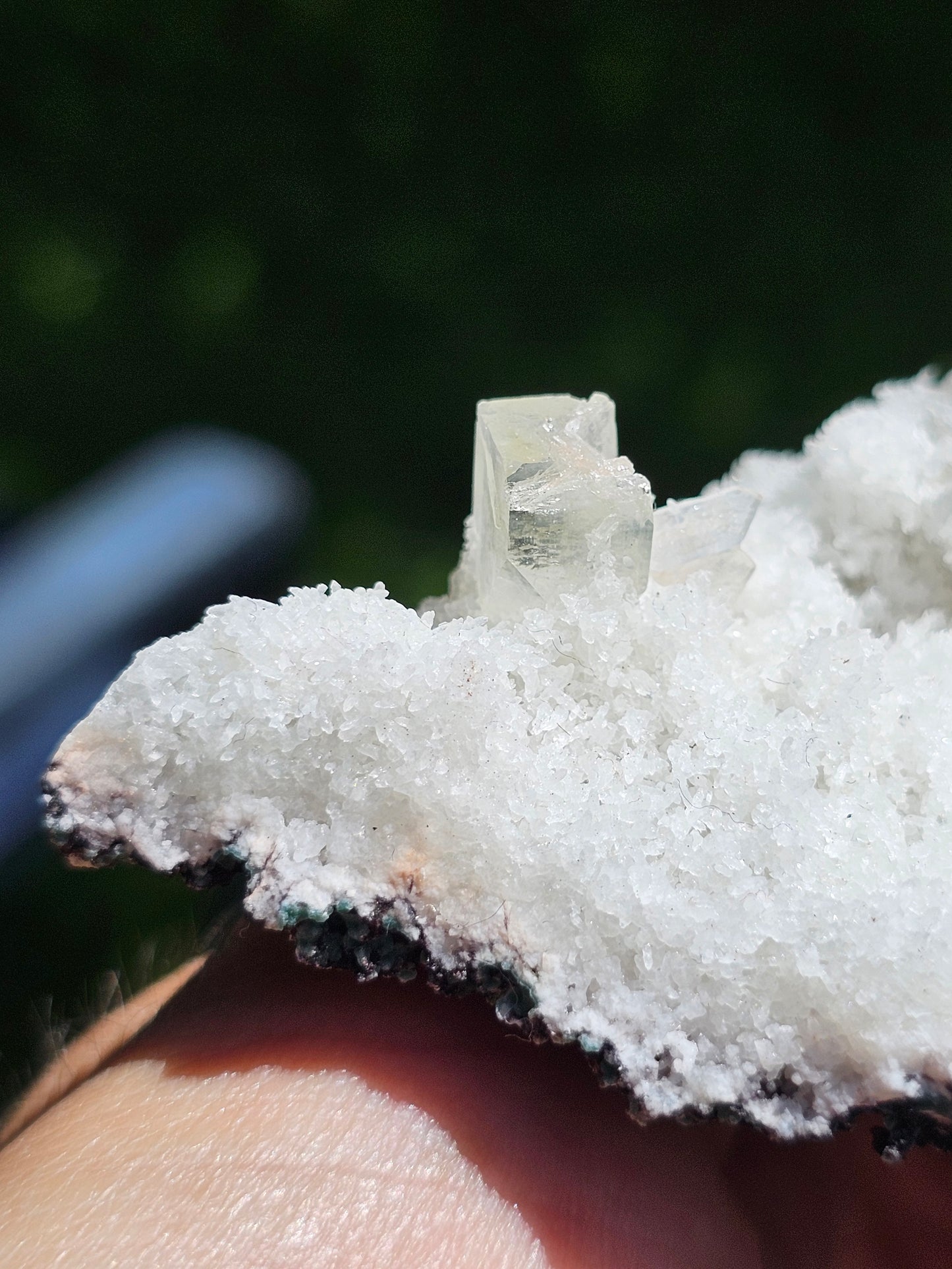 Apophyllite, Apophyllite verte, Stilbite sur Calcédoine blanche R