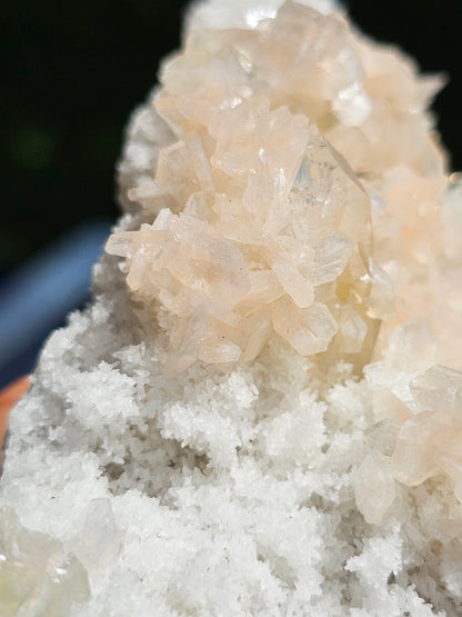 Apophyllite, Apophyllite verte, Stilbite sur Calcédoine blanche R