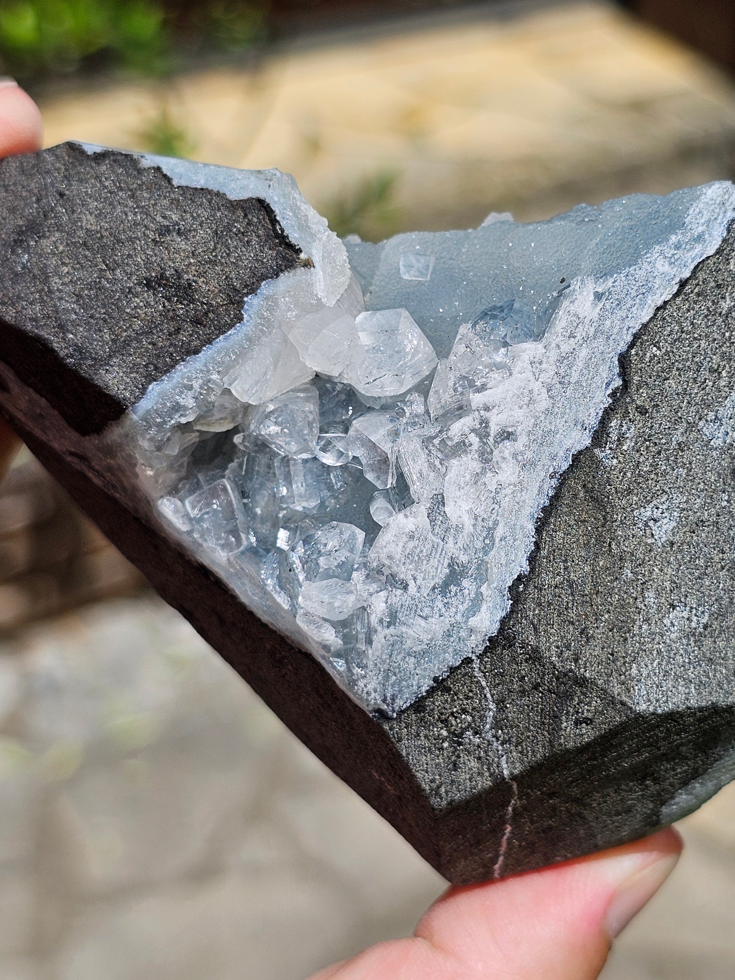 Apophyllite et Stilbite sur Calcédoine bleue AC7