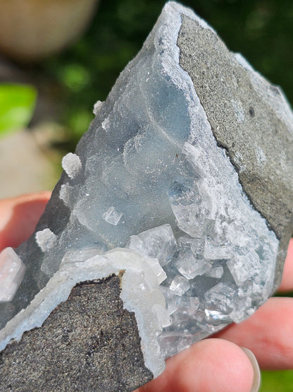 Apophyllite et Stilbite sur Calcédoine bleue AC7