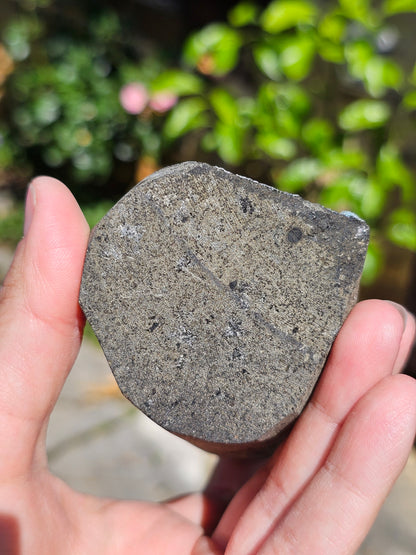 Géode de Prehnite sur Calcédoine noire AC17