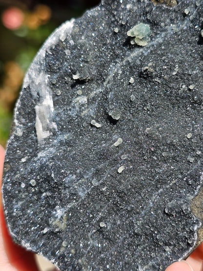 Géode de Prehnite sur Calcédoine noire AC17