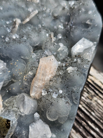 Apophyllite et Stilbite sur Calcédoine bleue AC18