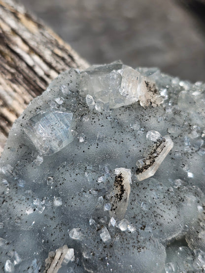 Apophyllite et Stilbite sur Calcédoine bleue AC18