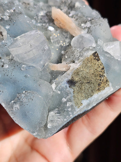 Apophyllite et Stilbite sur Calcédoine bleue AC18