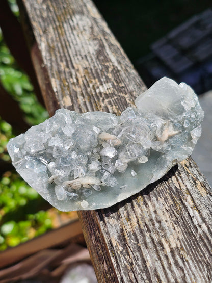 Apophyllite et Stilbite sur Calcédoine bleue AC19