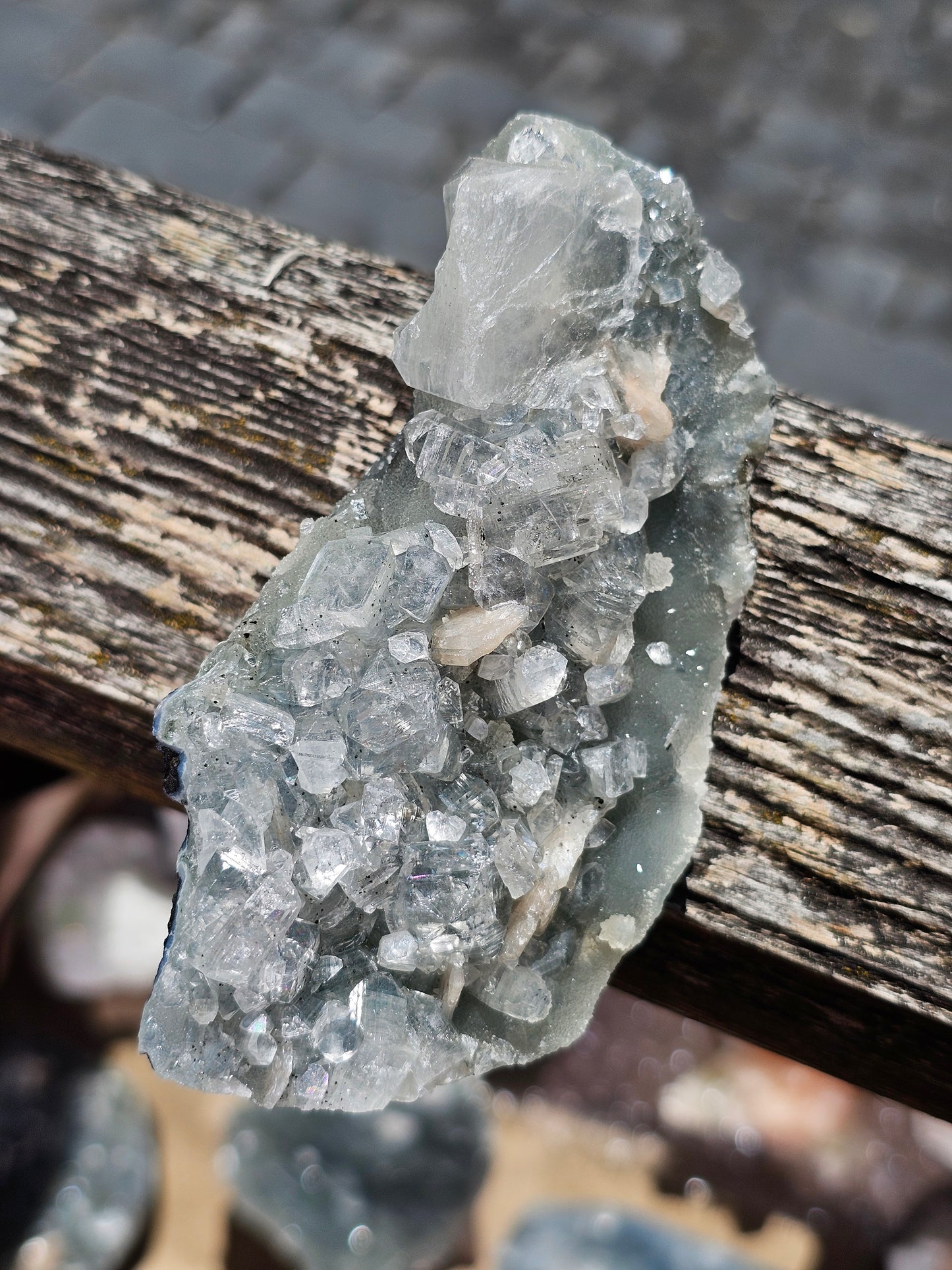 Apophyllite et Stilbite sur Calcédoine bleue AC19