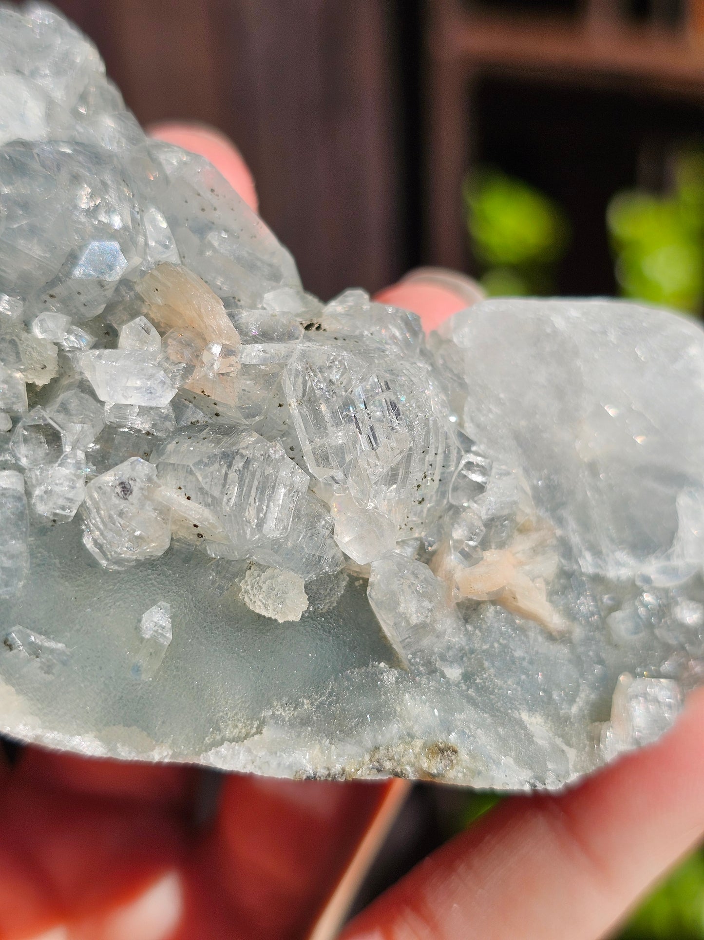 Apophyllite et Stilbite sur Calcédoine bleue AC19