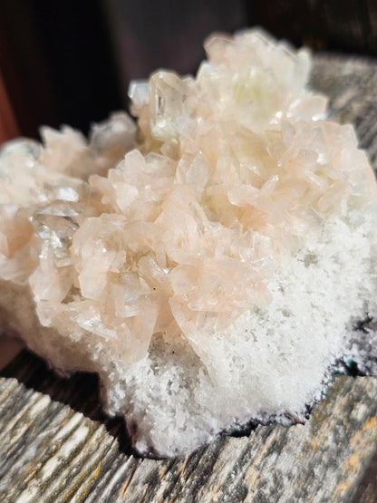 Apophyllite, Apophyllite verte, Stilbite sur Calcédoine blanche S