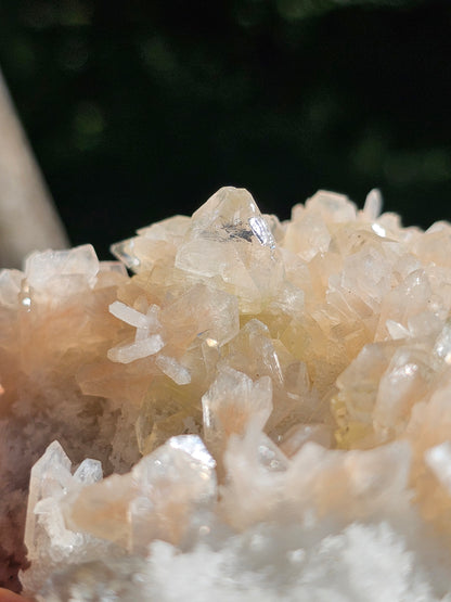 Apophyllite, Apophyllite verte, Stilbite sur Calcédoine blanche S