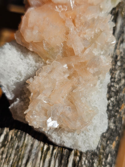 Apophyllite, Apophyllite verte, Stilbite sur Calcédoine blanche U