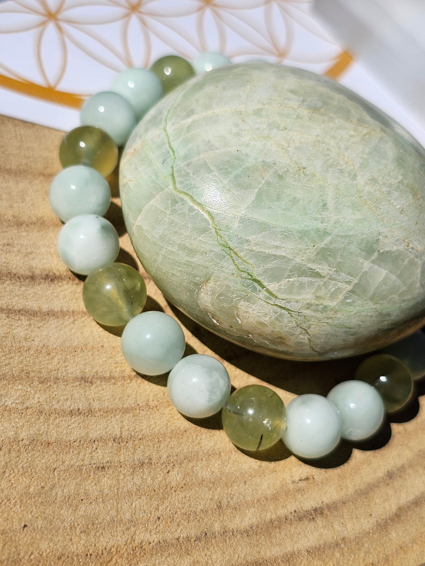 Bracelet réglable en Garniérite (pierre de lune verte), Prehnite et bois