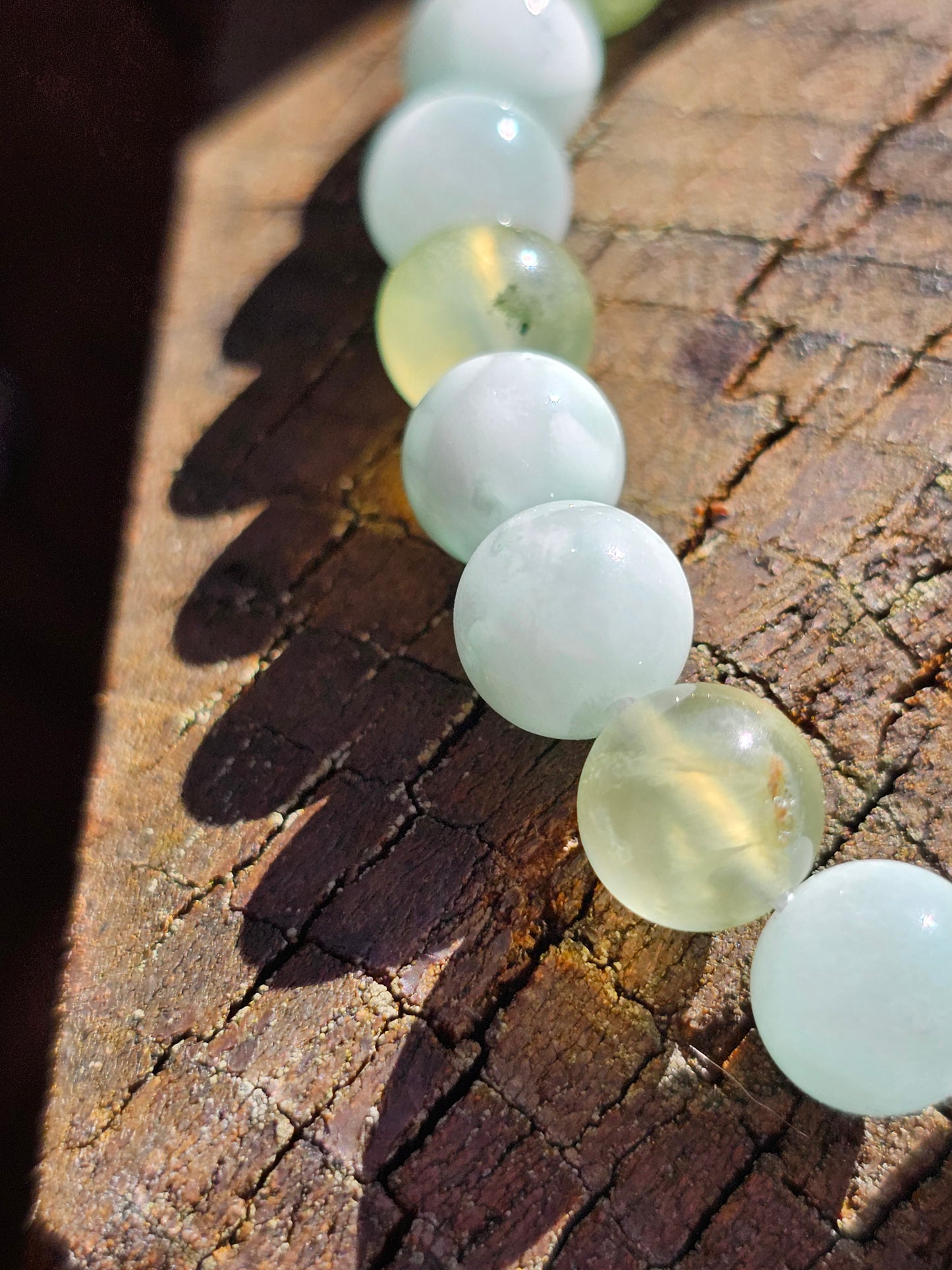 Bracelet réglable en Garniérite (pierre de lune verte), Prehnite et bois