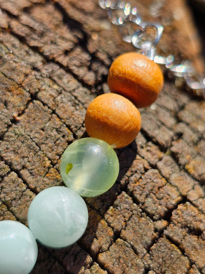 Bracelet réglable en Garniérite (pierre de lune verte), Prehnite et bois