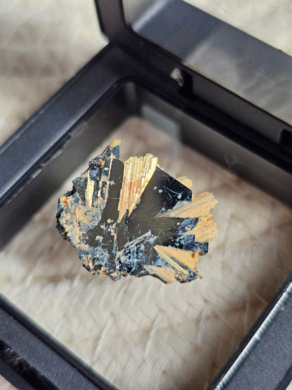 Rutile sur hématite RH7