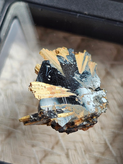 Rutile sur hématite RH7