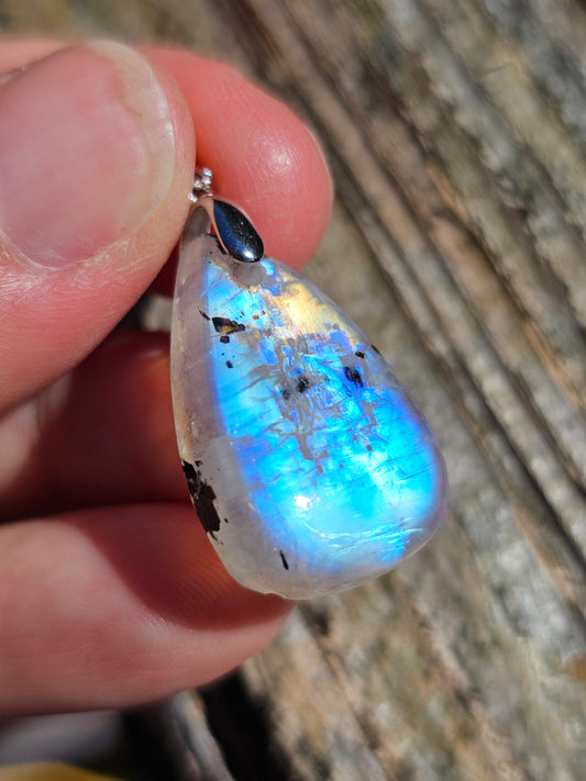 Pendentif en Labradorite blanche L2