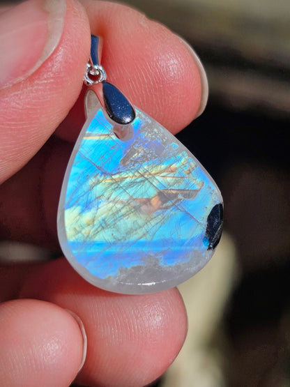 Pendentif en Labradorite blanche L4