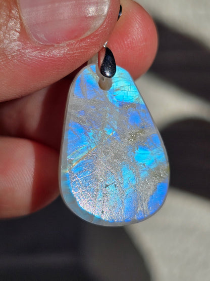 Pendentif en Labradorite blanche L6