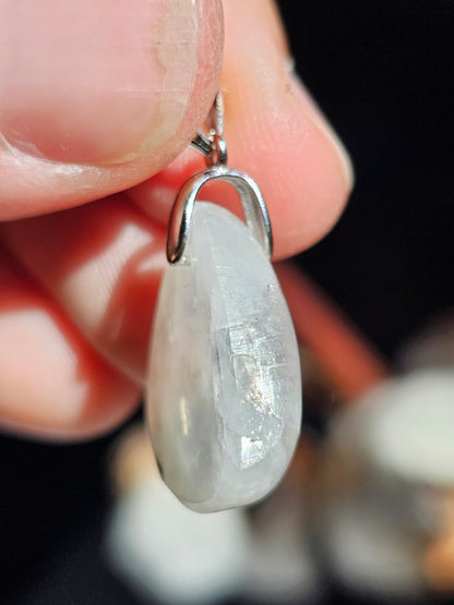 Pendentif en Labradorite blanche L8