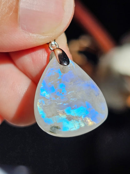 Pendentif en Labradorite blanche L8