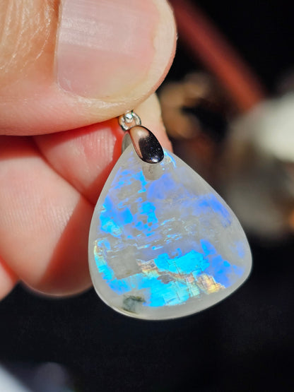 Pendentif en Labradorite blanche L8