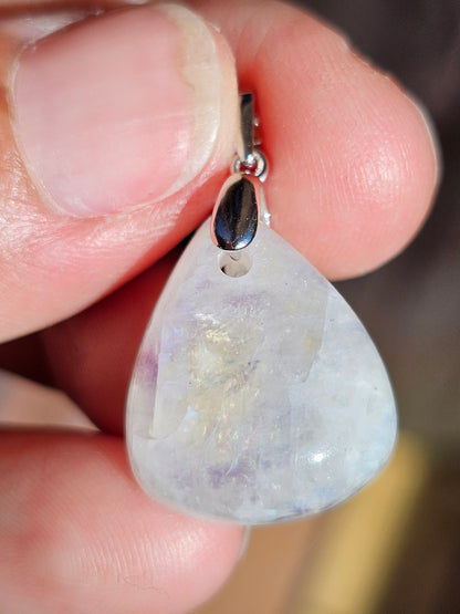 Pendentif en Labradorite blanche L8