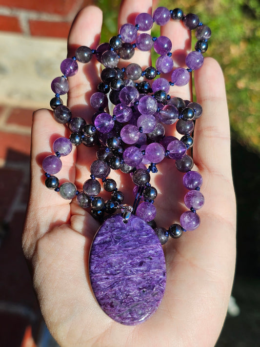 Mala Collier 108 perles Améthyste du Brésil et Zambie, Hématite pendentif Charoïte Russie