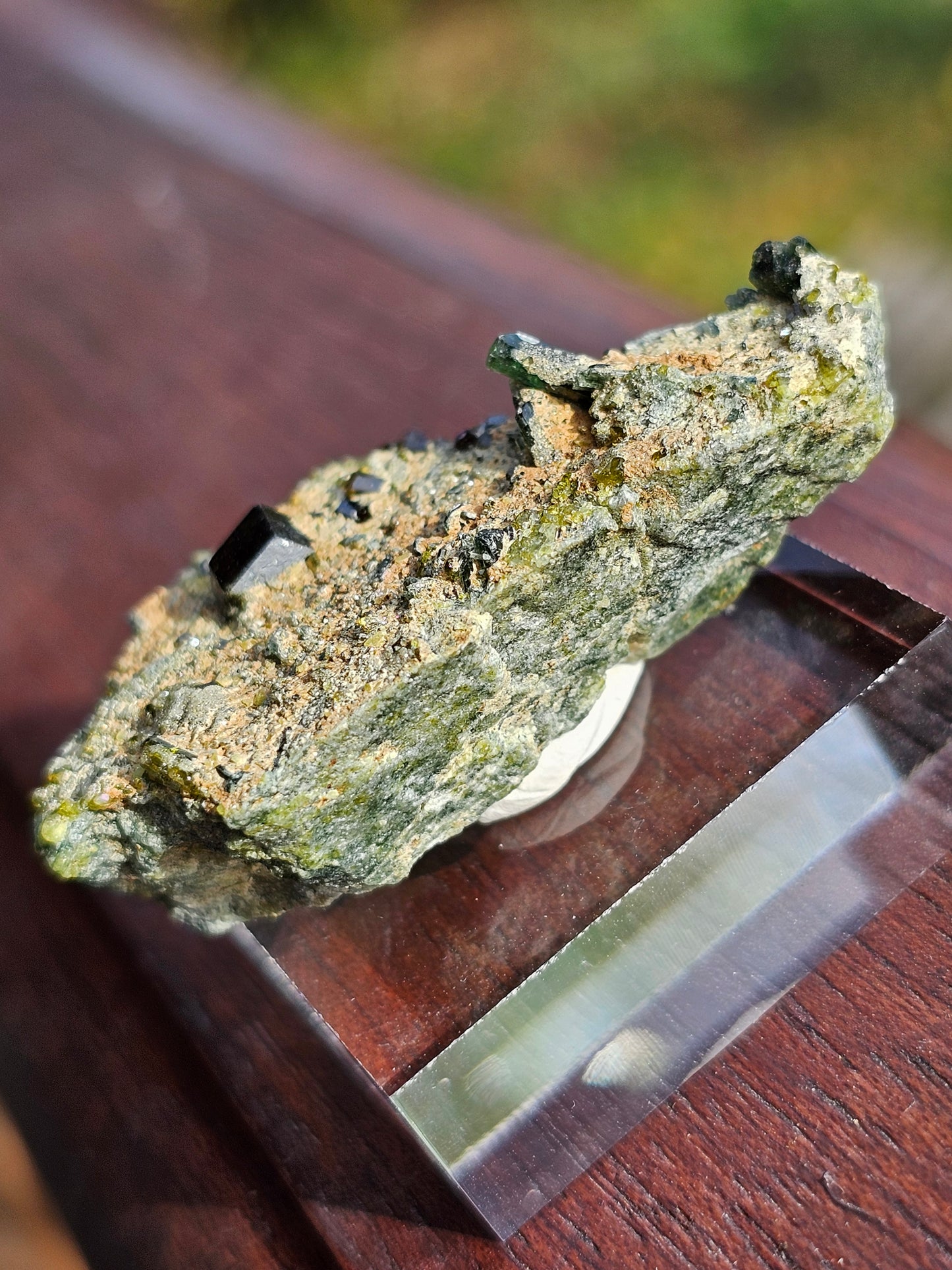 Mélange grenat, épidote et diopside n°10