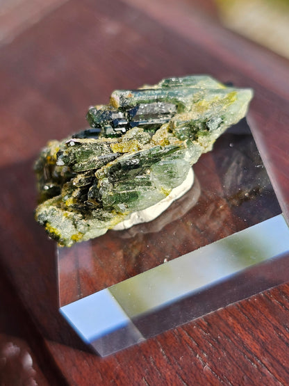 Mélange grenat, épidote et diopside n°12