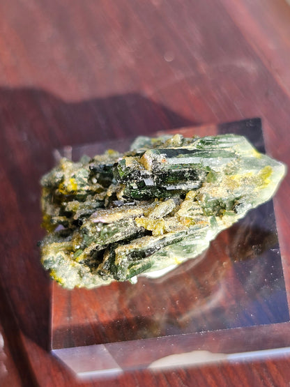 Mélange grenat, épidote et diopside n°12