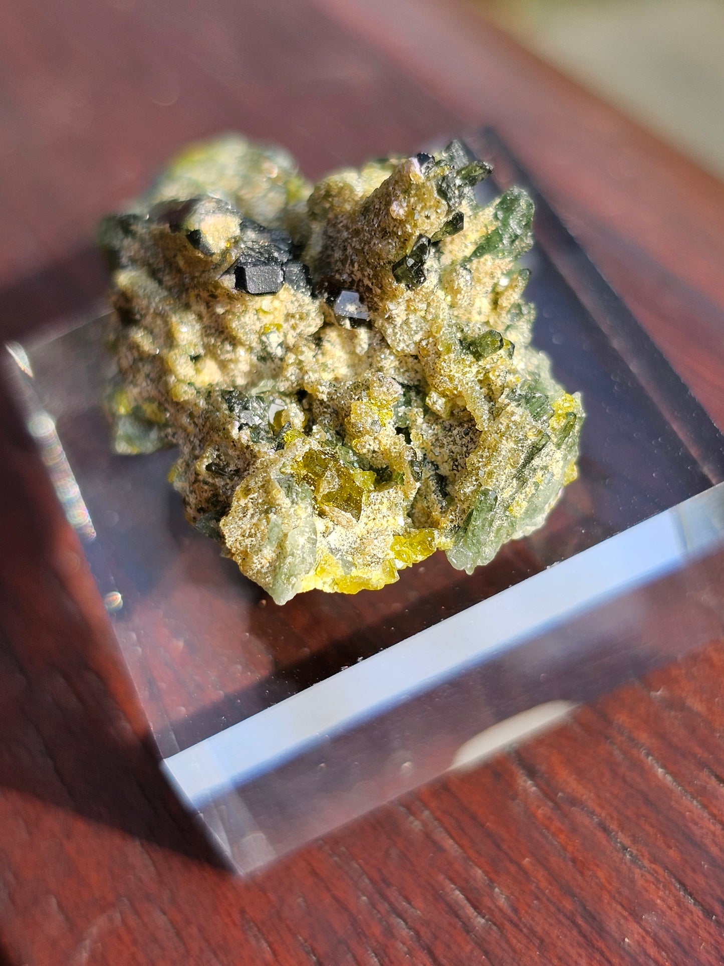 Mélange grenat, épidote et diopside n°12