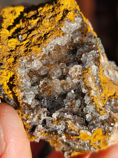 Quartz et Goethite sur Baryte C