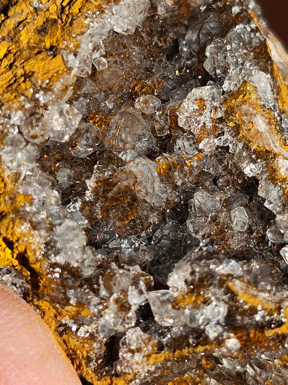 Quartz et Goethite sur Baryte C