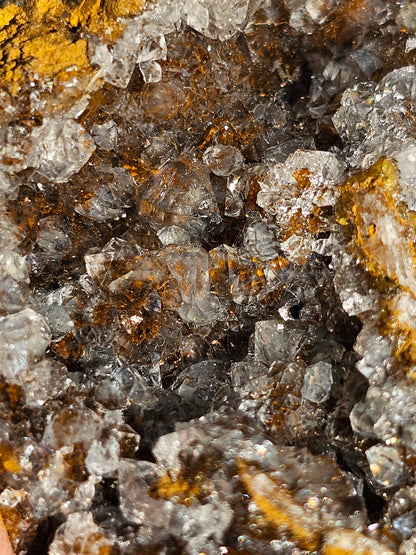 Quartz et Goethite sur Baryte C