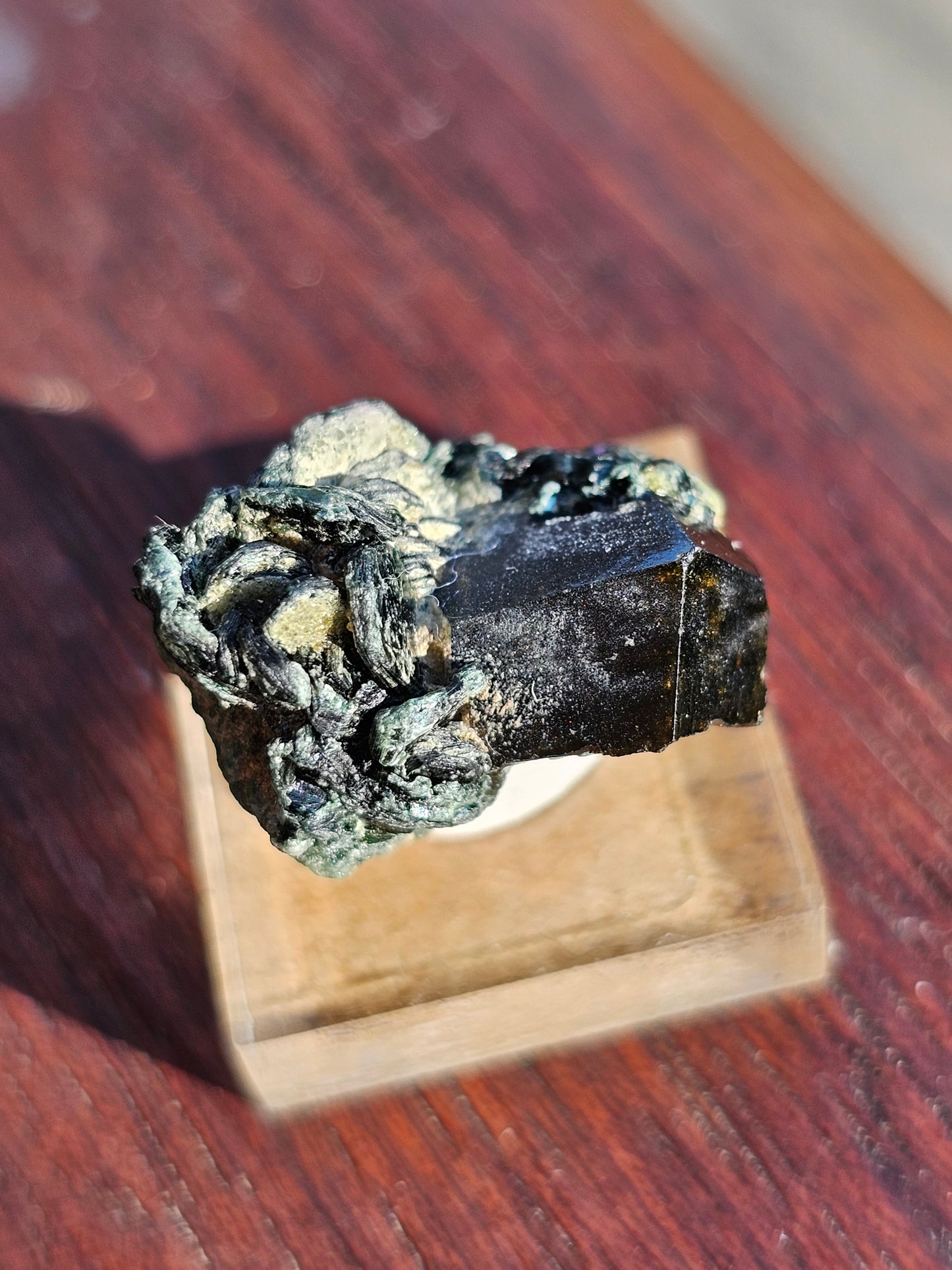 Mélange grenat, épidote et diopside n°16